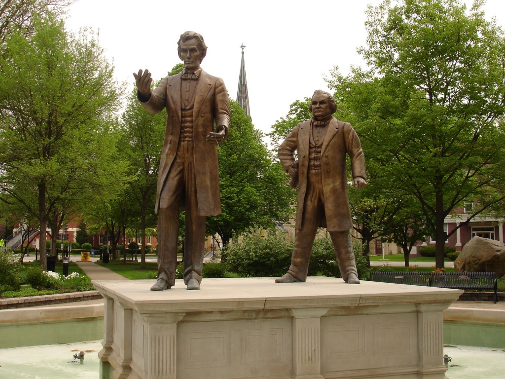 Lincoln Douglas Statues 1024 x 768