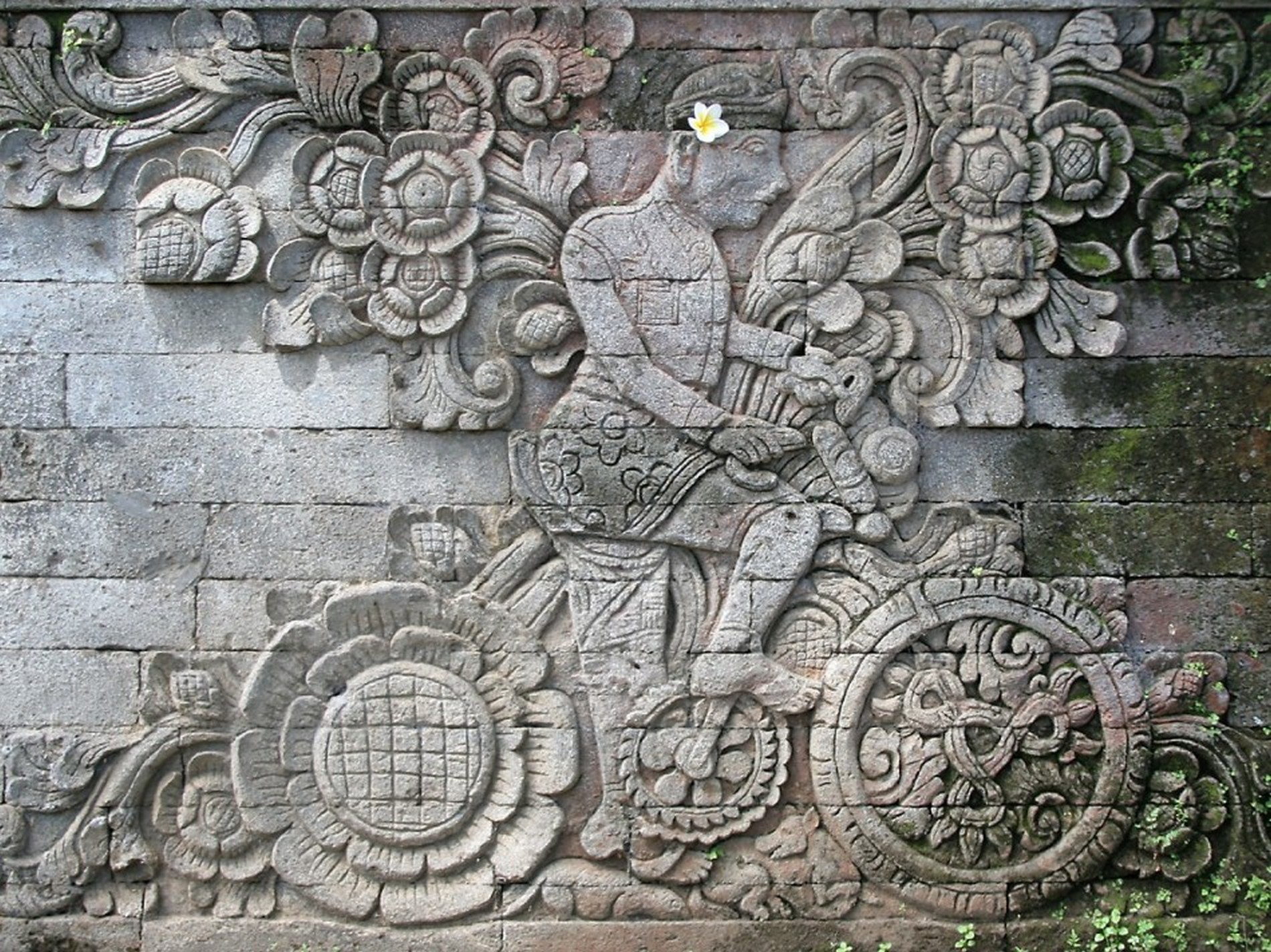 Indonesia cyclist carving