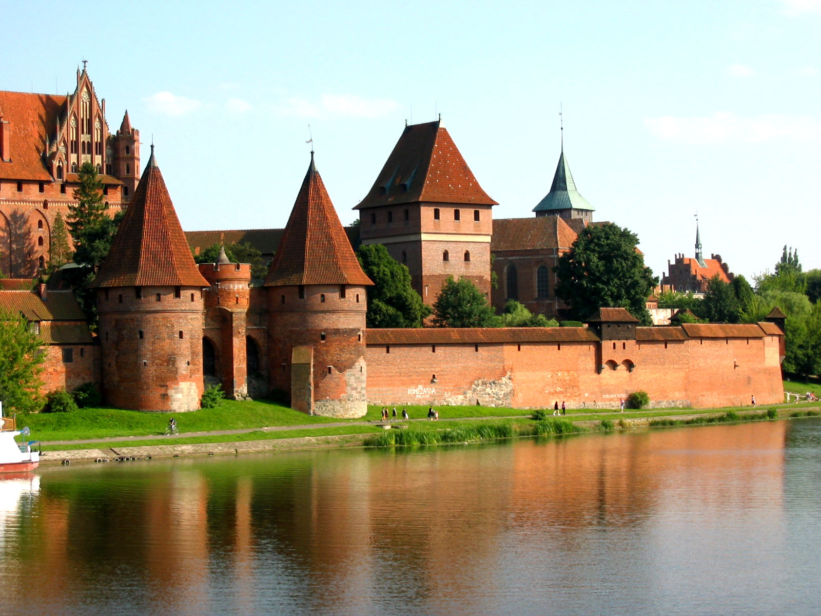 http://citypictures.org/data/media/256/Malbork_Castle_of_Teutonic_Knights_Pomerania_1.jpg