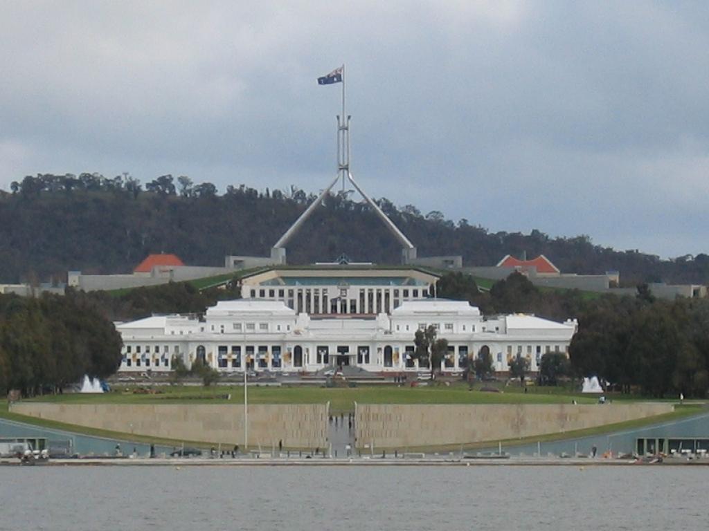Parliament lake 1024 x 768