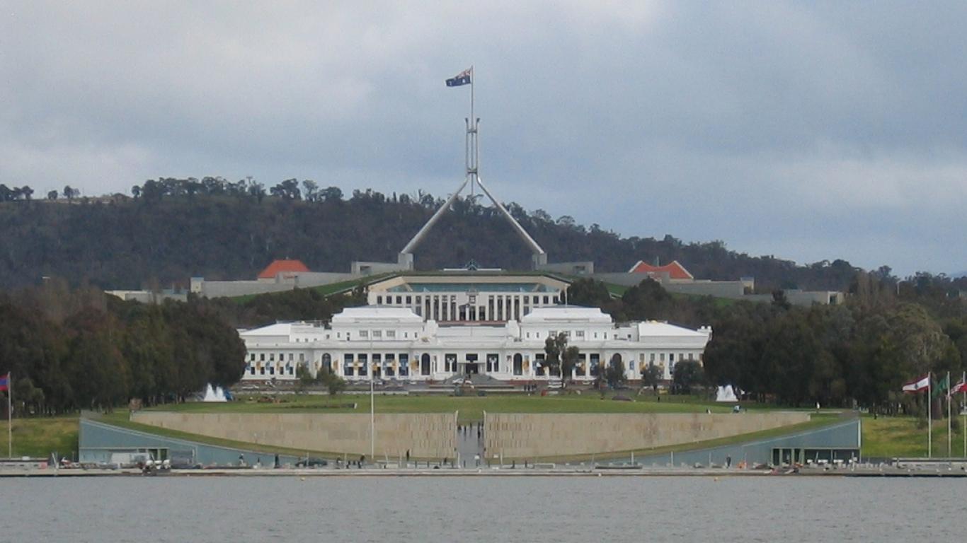 Parliament lake 1366 x 768