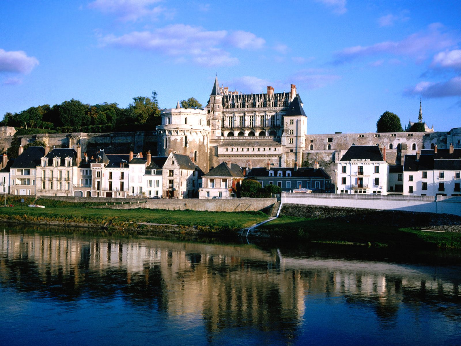Le_Chateau_d'_Amboise_France.jpg