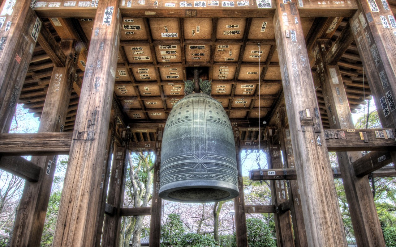 Temple-Bell-Tokyo-Japan-800x1280