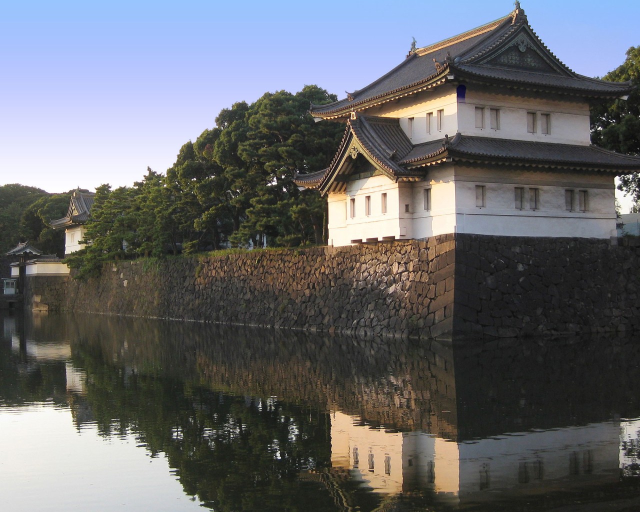 The Imperial Palace 1280 x 1024