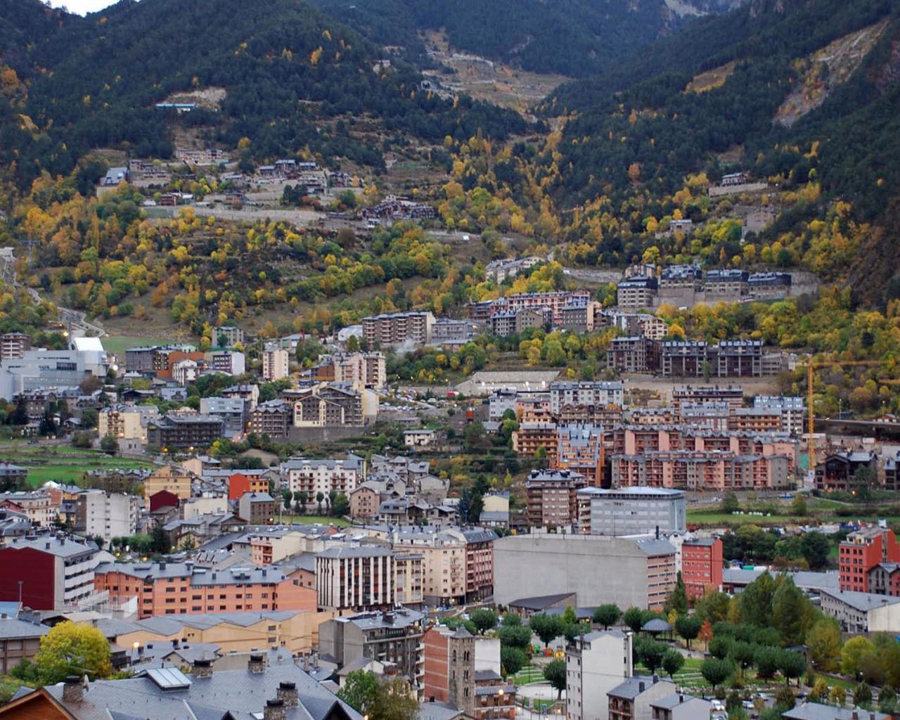 Encamp-Town-Andorra 1280 x 1024