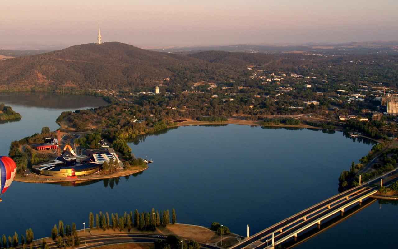 Canberra-Australia 1280 x 800