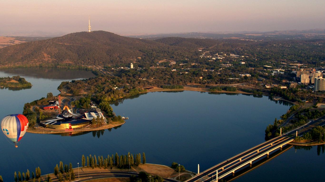 Canberra-Australia 1366 x 768