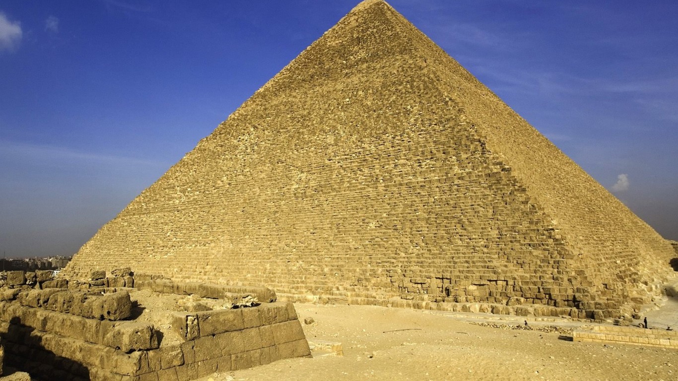 the great pyramid giza egypt 1366 x 768