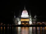 budapeste parliament at night